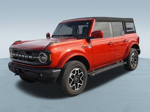 Used 2023 Ford Bronco Outer Banks image 3