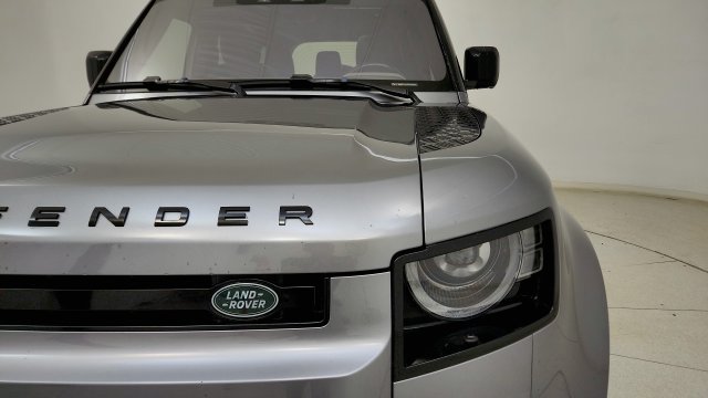 Used 2022 Land Rover Defender 110 X-Dynamic SE AWD/4WD image 23