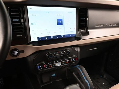 Used 2023 Ford Bronco Wildtrak AWD/4WD image 40