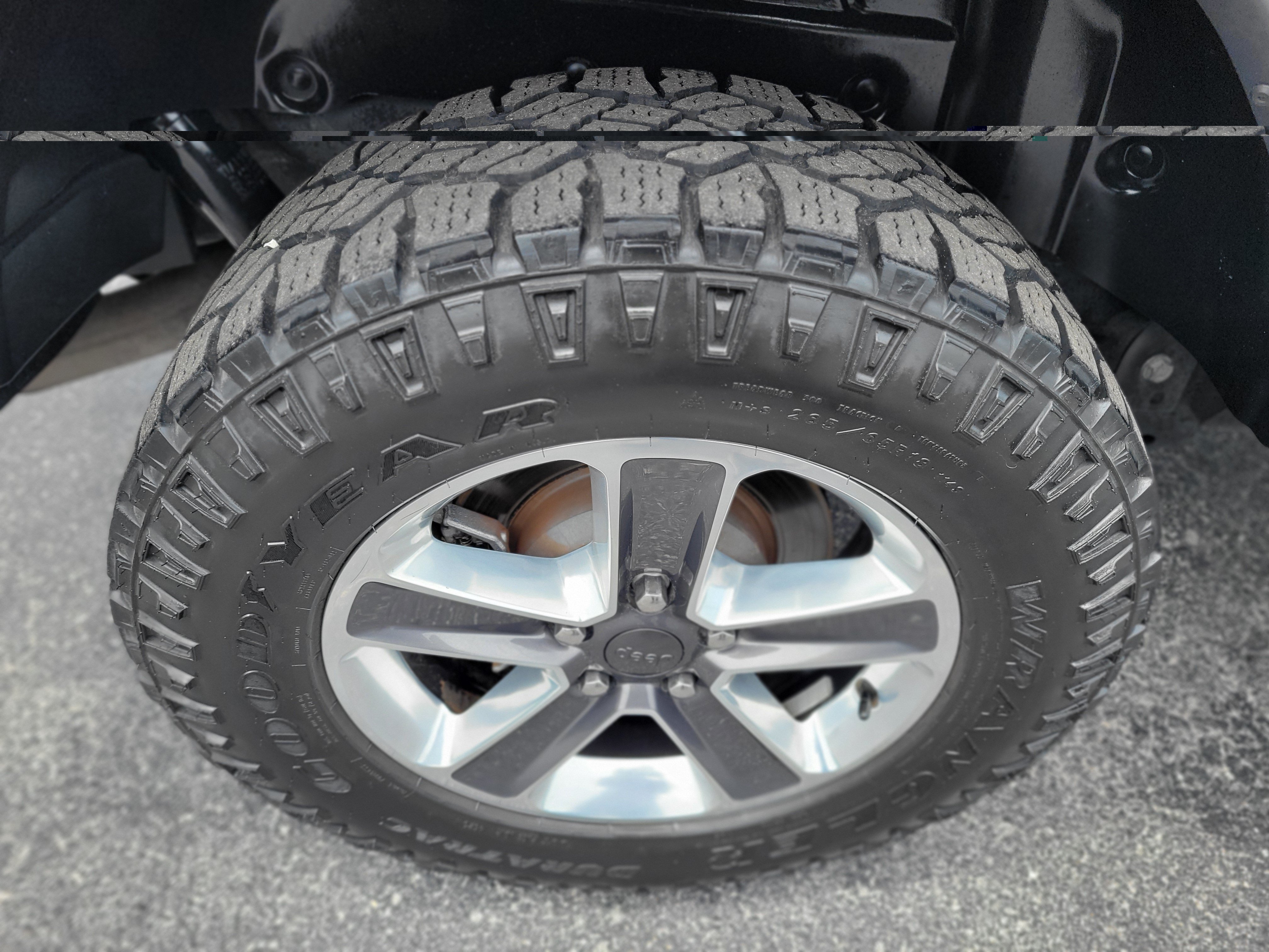 Used 2020 Jeep Wrangler Unlimited Sahara AWD/4WD image 35