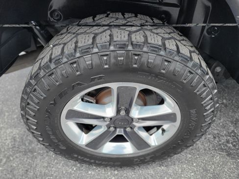 Used 2020 Jeep Wrangler Unlimited Sahara AWD/4WD image 35