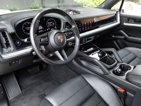 Certified 2024 Porsche Cayenne GTS AWD/4WD image 4