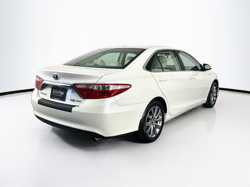 Used 2017 Toyota Camry XLE w/ Moonroof Package FWD image 9