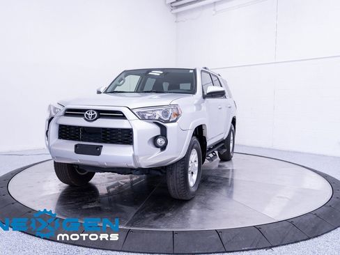 Used 2020 Toyota 4Runner SR5 AWD/4WD image 28