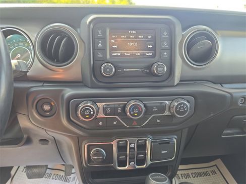 Used 2021 Jeep Gladiator Willys image 19
