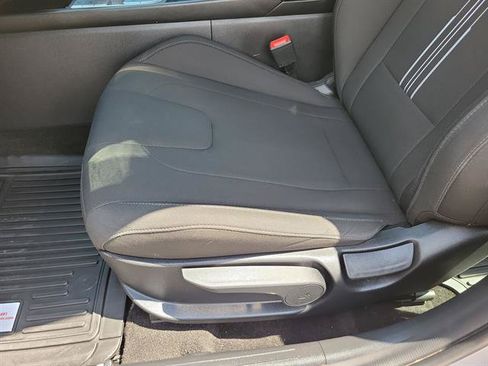 Used 2025 Hyundai Elantra SEL FWD image 4