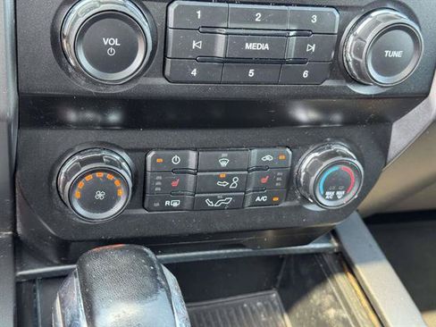 Used 2019 Ford F150 XLT w/ Equipment Group 302A Luxury AWD/4WD image 41