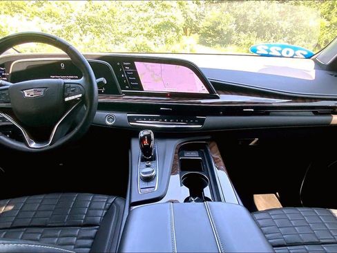 Used 2022 Cadillac Escalade Premium Luxury Platinum AWD/4WD image 16
