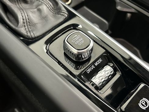 Used 2018 Volvo XC60 T6 Inscription w/ Luxury Seat Package image 20