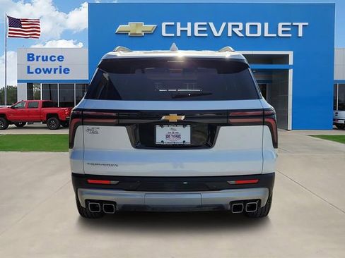 Used 2025 Chevrolet Traverse LT image 6