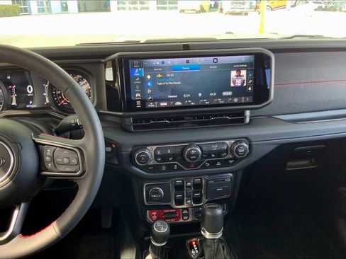 Used 2024 Jeep Gladiator Rubicon w/ Safety Group image 6