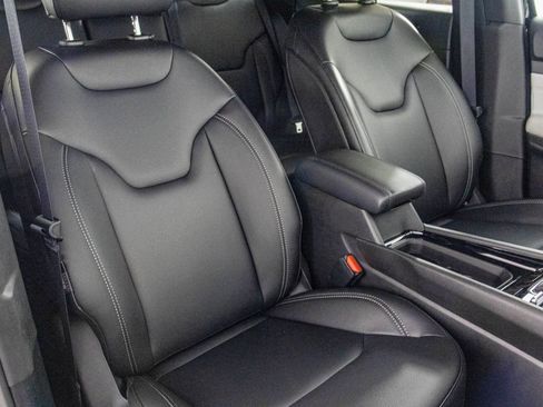 New 2026 Jeep Compass Limited image 37