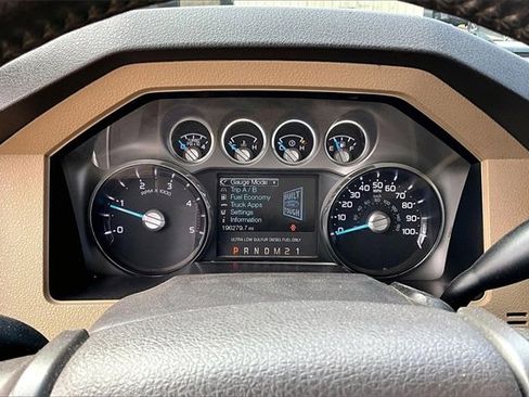 Used 2014 Ford F250 Lariat w/ Lariat Interior Package image 12