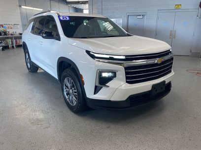Used 2025 Chevrolet Traverse LT