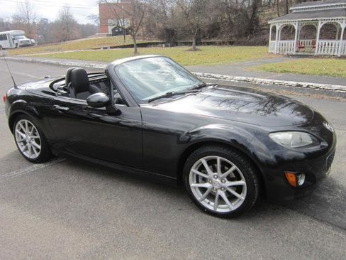 Used 2011 MAZDA MX-5 Miata Grand Touring w/ Premium Pkg image 4