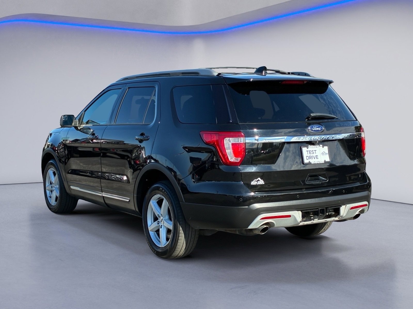 Used 2017 Ford Explorer XLT AWD/4WD image 27