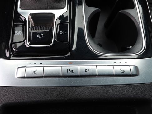 Used 2024 Kia Carnival EX FWD image 17