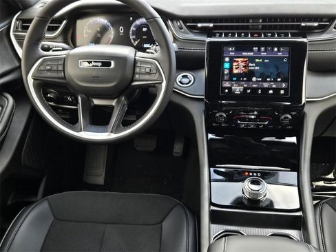 New 2025 Jeep Grand Cherokee L Altitude image 17