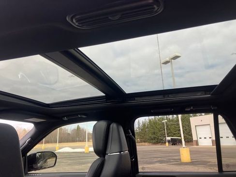 Used 2022 Lincoln Navigator L Reserve w/ Monochromatic Package image 2