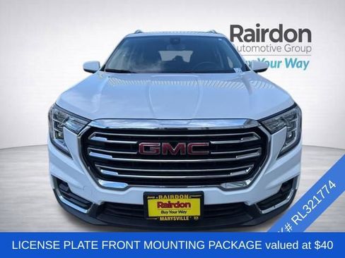 Used 2024 GMC Terrain SLT image 2