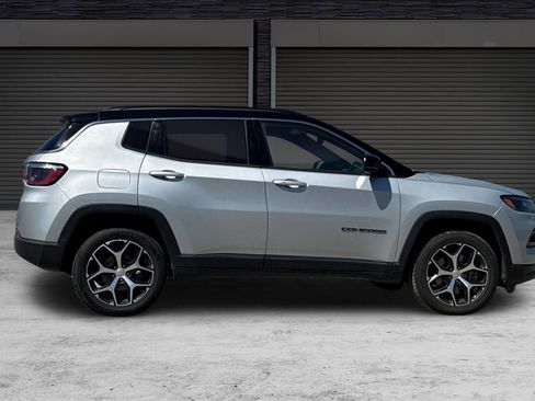 Used 2024 Jeep Compass Limited AWD/4WD image 3
