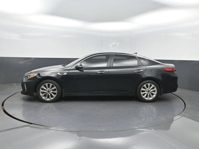 Used 2018 Kia Optima S FWD image 2