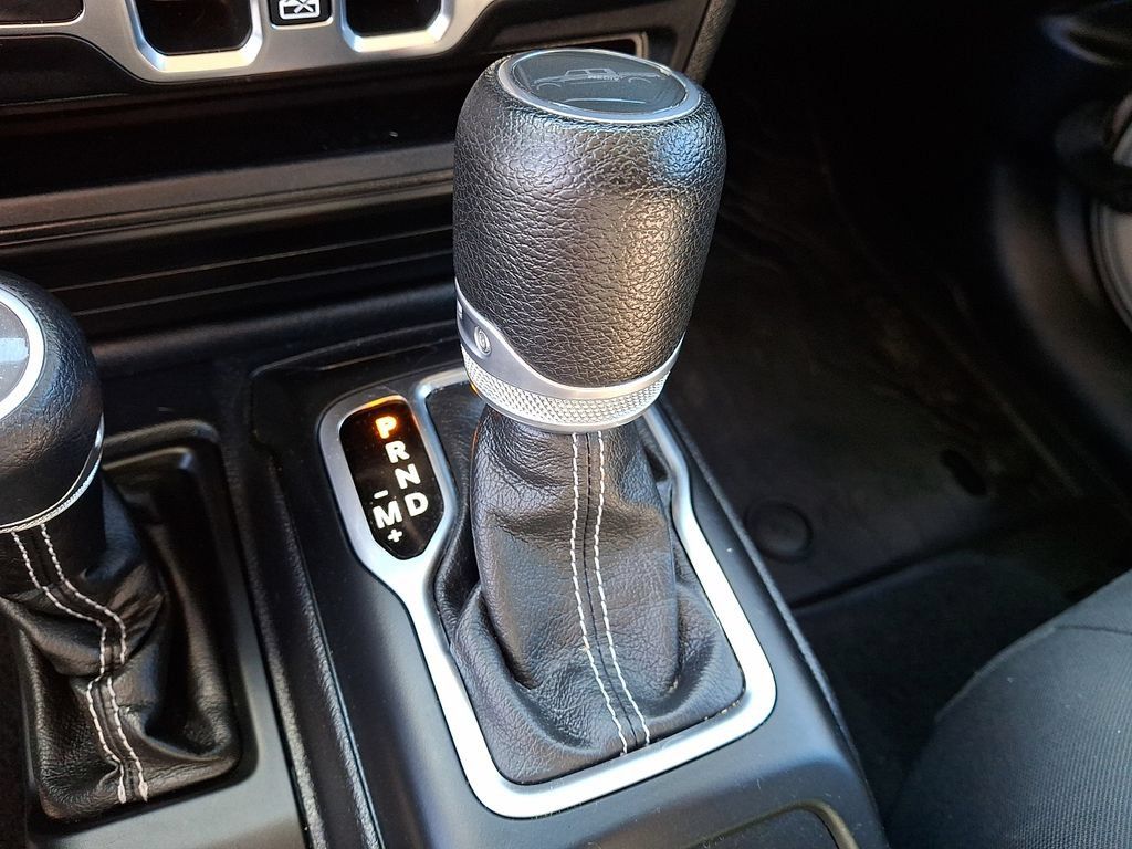 Used 2020 Jeep Gladiator Overland AWD/4WD image 15