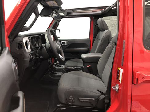 Certified 2025 Jeep Wrangler Sahara w/ Safety Group image 13