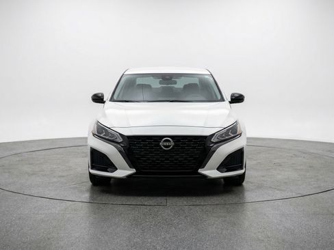 Used 2025 Nissan Altima 2.5 SV image 2