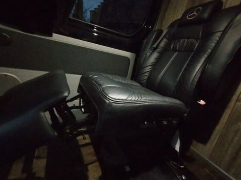 Used 2014 Mercedes-Benz Sprinter 2500 image 62