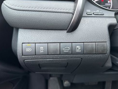 Used 2023 Toyota Camry SE image 31