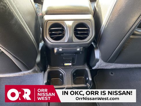 Used 2023 Jeep Gladiator Overland image 17