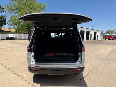 Used 2022 Jeep Wagoneer Series I w/ Premium Group I AWD/4WD image 38