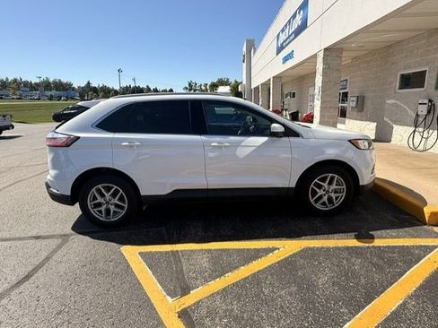 Used 2021 Ford Edge SEL w/ Convenience Package AWD/4WD image 4