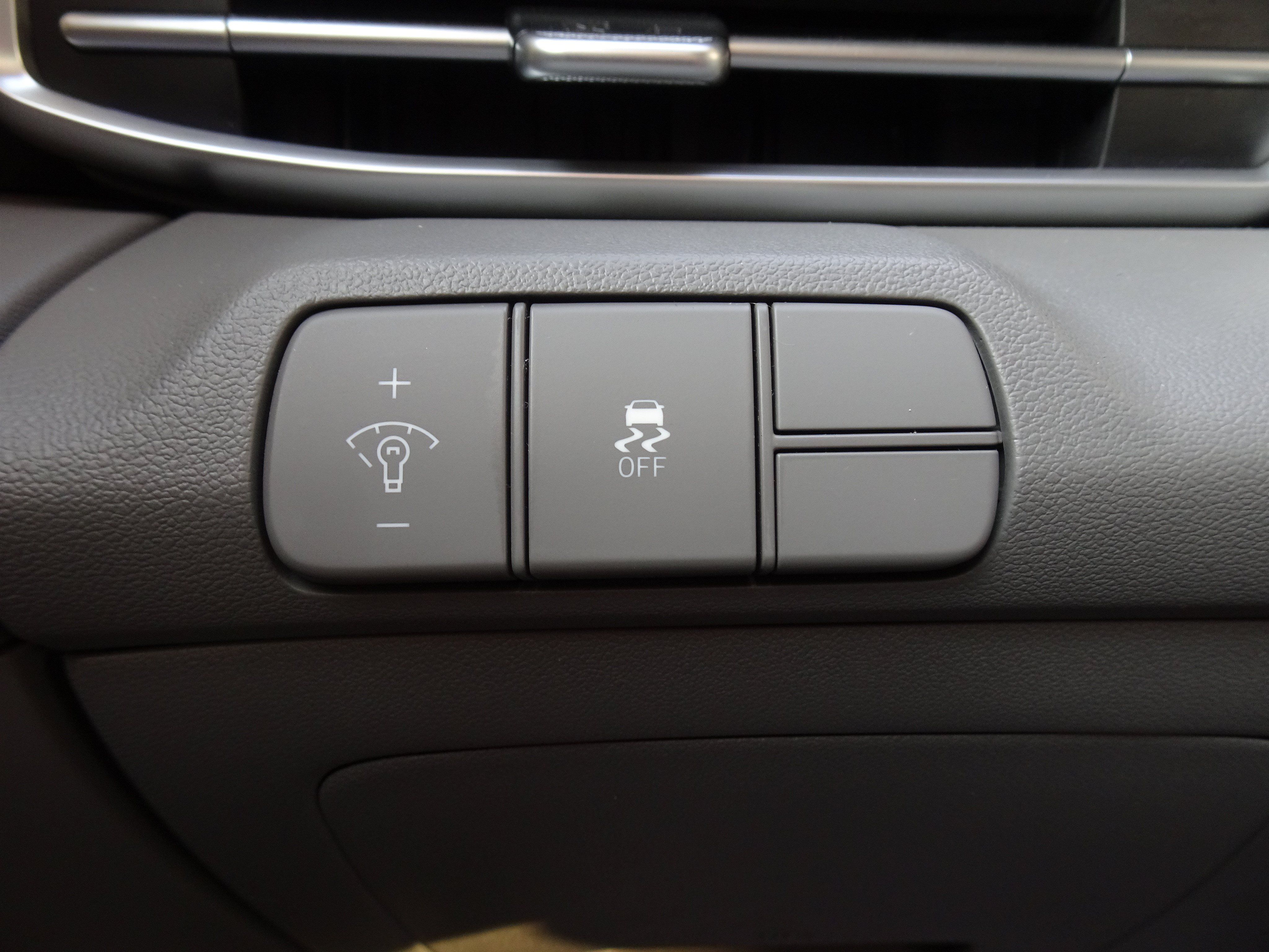 Used 2024 Hyundai Elantra SEL FWD image 25