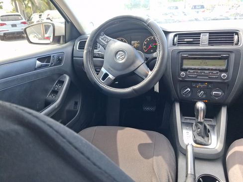 Used 2011 Volkswagen Jetta SE FWD image 22