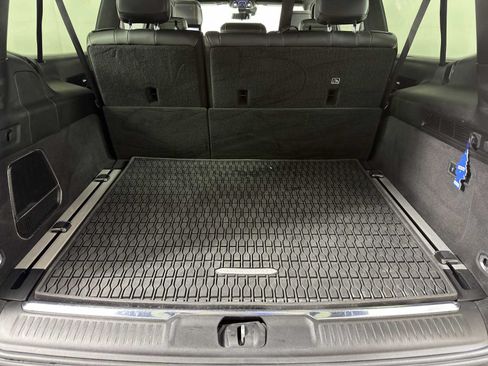 Used 2024 Jeep Grand Wagoneer L Series III w/ Rear Seat Video Group 1 AWD/4WD image 3