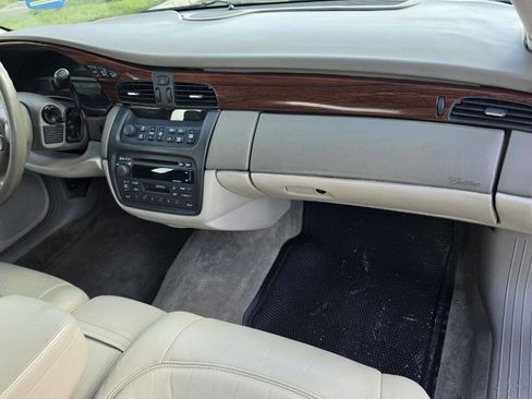 Used 2000 Cadillac De Ville w/ Comfort/Convenience Pkg image 18