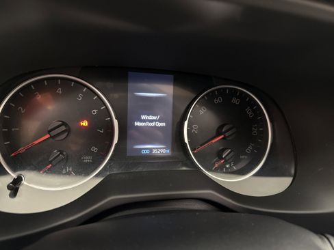 Used 2021 Toyota RAV4 XLE Premium image 5