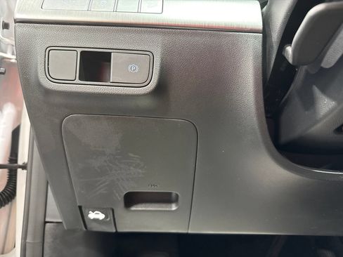 Used 2025 Hyundai Kona SEL AWD/4WD image 40