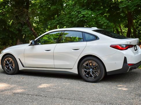 Used 2023 BMW i4 eDrive35 w/ Premium Package RWD image 7
