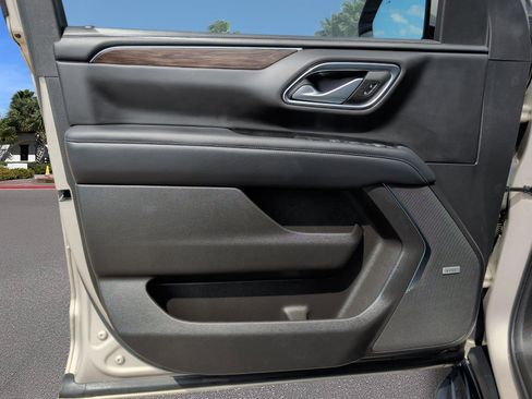 Used 2022 Chevrolet Tahoe LT w/ Luxury Package RWD image 8