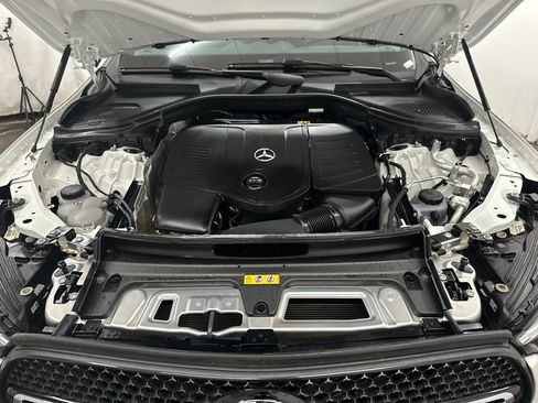 Certified 2025 Mercedes-Benz GLC 300 image 12