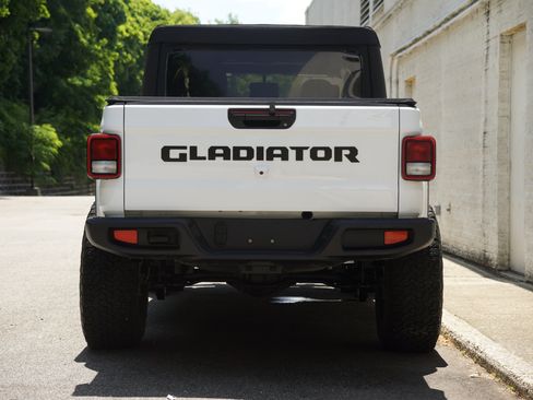 Used 2022 Jeep Gladiator Sport AWD/4WD image 6