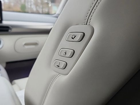 Used 2025 Genesis GV60 Performance image 32