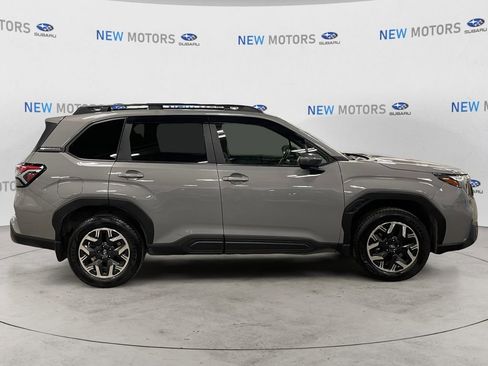 Used 2025 Subaru Forester Premium AWD/4WD image 6