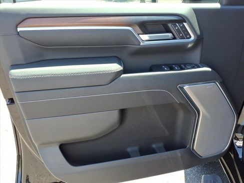 New 2026 GMC Sierra 2500 Denali w/ Denali Reserve Package AWD/4WD image 9