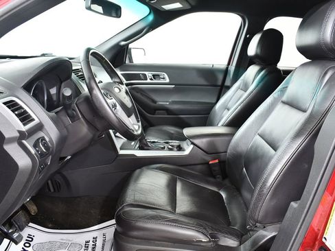 Used 2015 Ford Explorer XLT w/ Equipment Group 202B image 6
