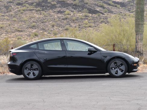 Used 2023 Tesla Model 3 Standard Range RWD image 9