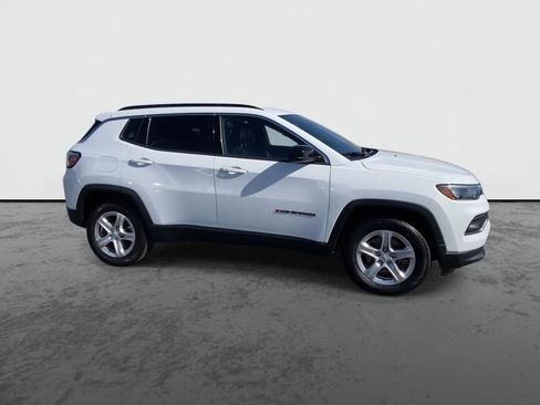 Used 2023 Jeep Compass Latitude AWD/4WD image 9